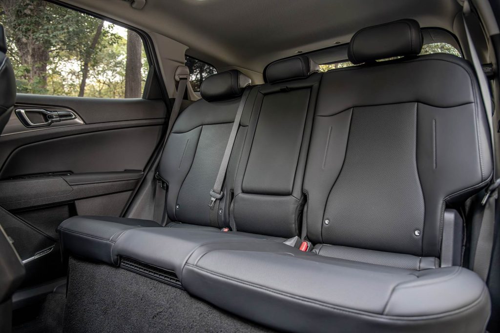 Kia Sportage Híbrida 2024 en México - diseño interior - asientos traseros