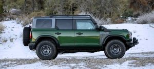 Ford Bronco Everglades 2024 color verde eruption - lateral