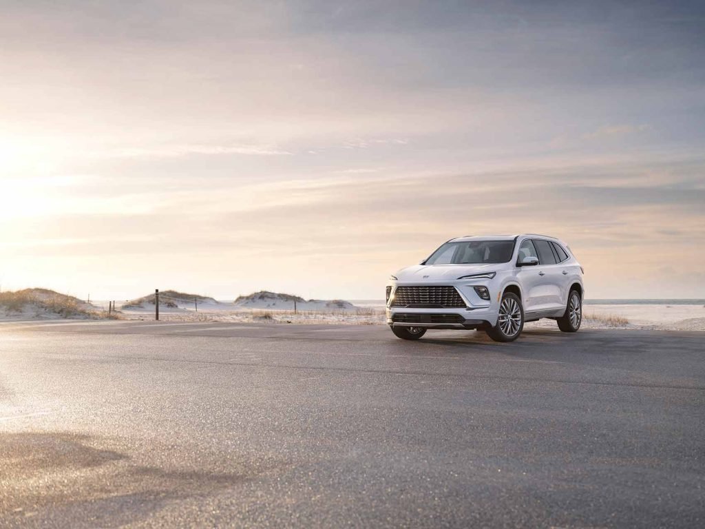 Buick Enclave Avenir 2025 - diseño exterior - frontal y lateral