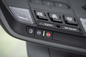 Cadillac XT4 2024 - diseño interior - botones, entradas