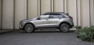 Cadillac XT4 2024 - diseño exterior - parte lateral