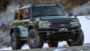 Ford Bronco Everglades 2024 color verde eruption - diseño exterior frontal