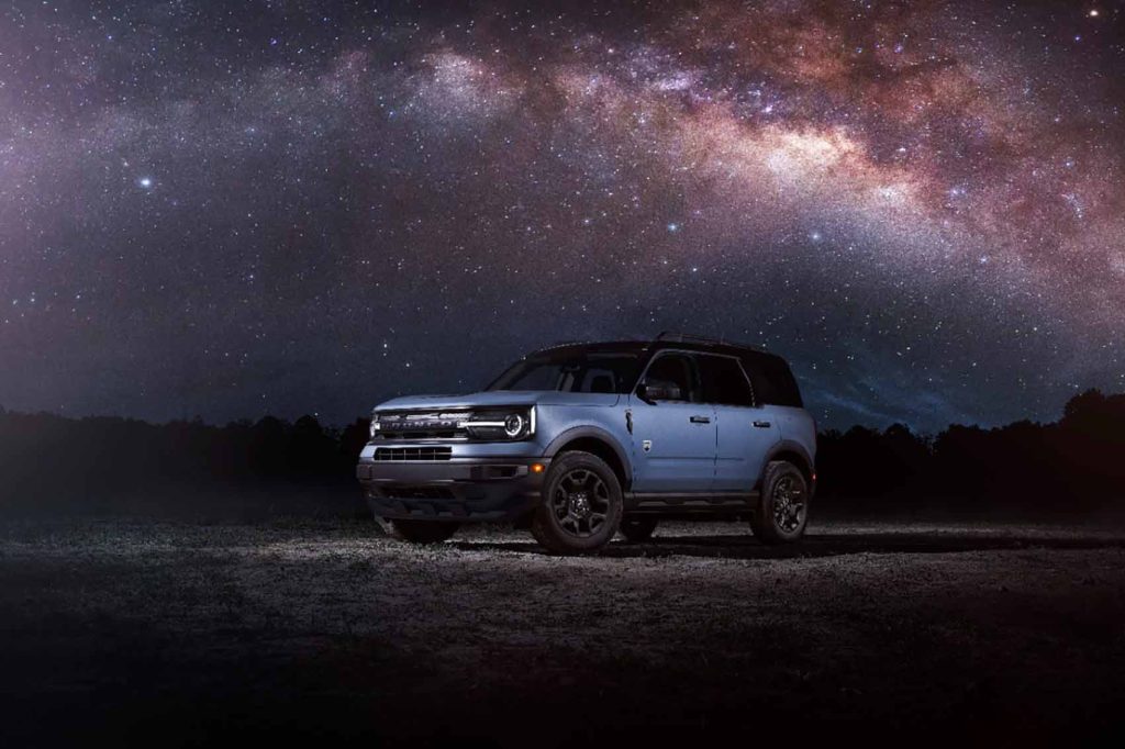 Ford Bronco Sport Black Appearance 2024 en México - diseño exterior de noche con cielo estrellado