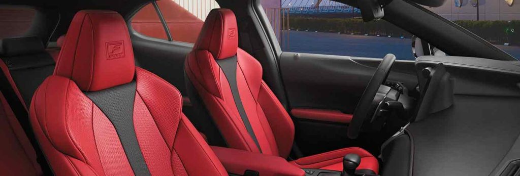 Lexus UX 300 Hybrid 2025 en México - diseño interior, asientos bitono rojo con negro