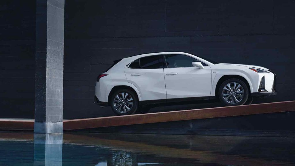 Lexus UX 300 Hybrid 2025 en México - diseño exterior color blanco lateral