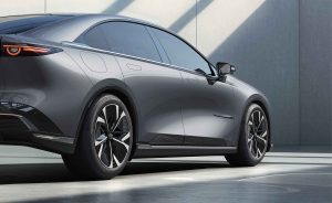 Mazda EZ-6 2025 100% eléctrico - diseño exterior - parte lateral rines