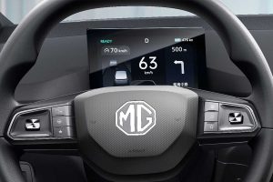 MG4 2024 en México - diseño interior, volante y pantalla a color digital de información