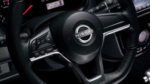 Nissan March 2024 en México - cumple 13 años en México - volante con controles