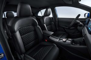 MG3 Hybrid+ 2024 diseño interior - asientos frontales