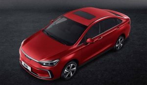 BAIC EU5 eléctrico en México, exterior: frente, faros LED, defensa, rines, quemacocos