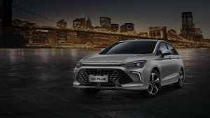 BAIC U5 Plus 2025 en México, exterior: frente y lateral, defensa, luces LED, rines
