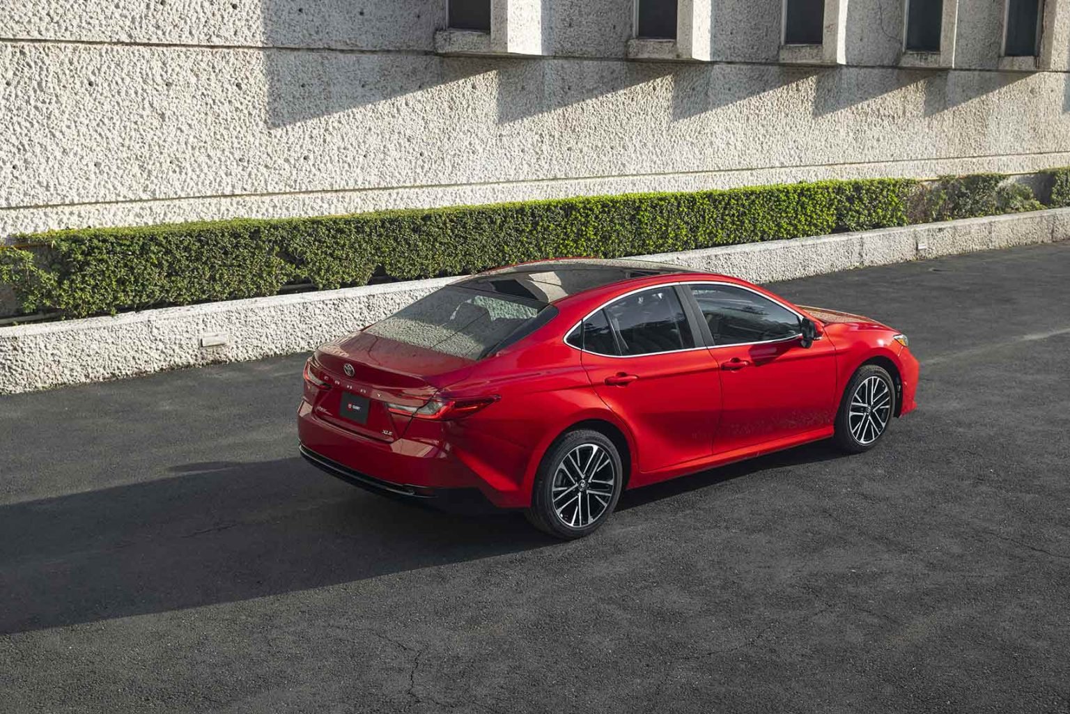 Toyota Camry 2025 llega a México totalmente híbrido versiones y precios