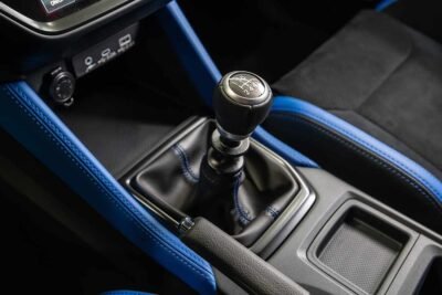 Subaru WRX Performance 2025 tS: diseño de palanca manual de velocidades