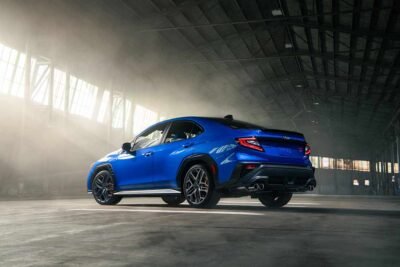 Subaru WRX Performance 2025 tS: diseño exterior parte posterior y lateral