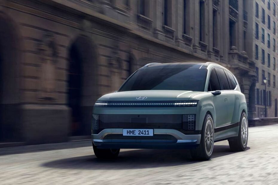 Hyundai IONIQ 9 diseño exterior, parte frontal en calle de ciudad