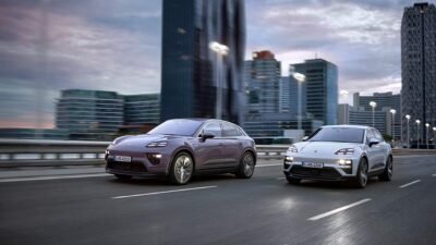 Porsche Macan Electric 2025 en México: diseño exterior, dos modelos en calle de ciudad de frente