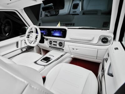 Papamóvil eléctrico de Mercedes-Benz 2025 - diseño interiores, pantallas, consola central, volante, tablero, asientos