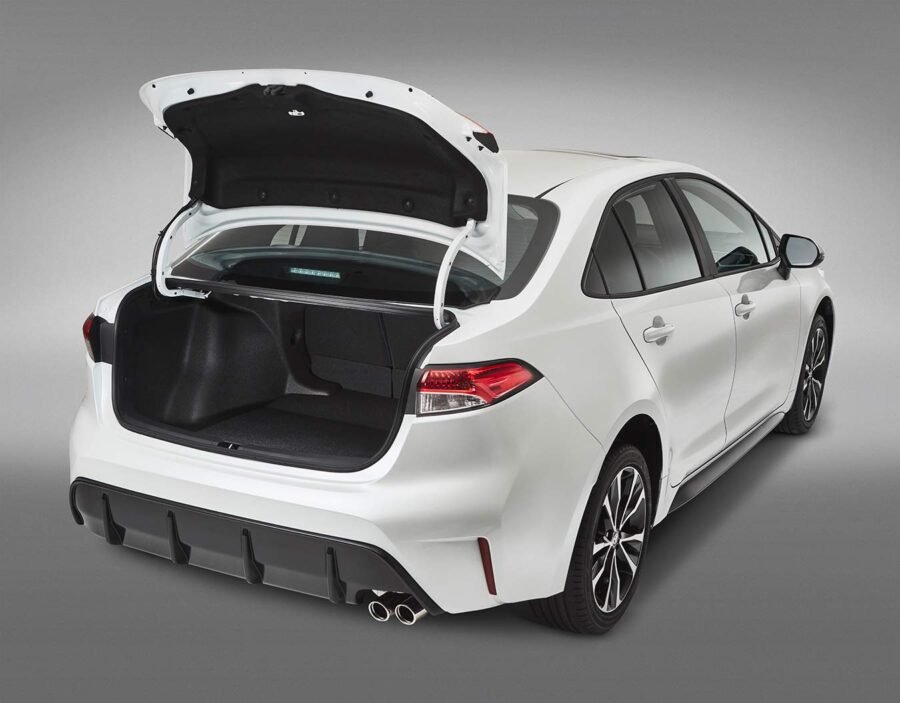 Toyota Corolla 2025 en México. Exterior, parte posterior y cajuela abierta