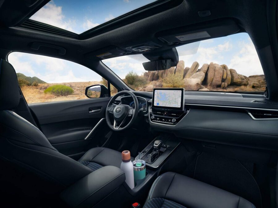 Toyota Corolla Cross 2026 interiores renovados