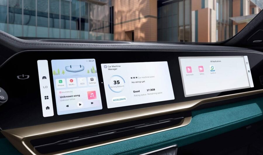 Geely Monjaro pronto en México - interiores, tres pantallas