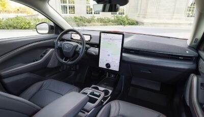 Ford Mustang Mach-E 2025 en México interior