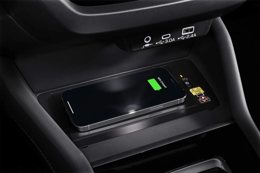 Subaru Forester 2026 llega a México versión e-Boxer HEV - Interior, cargador inalámbrico