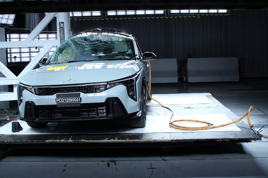 Kia K4 obtiene 5 estrellas en las pruebas de seguridad Latin NCAP, en septiembre de 2025.