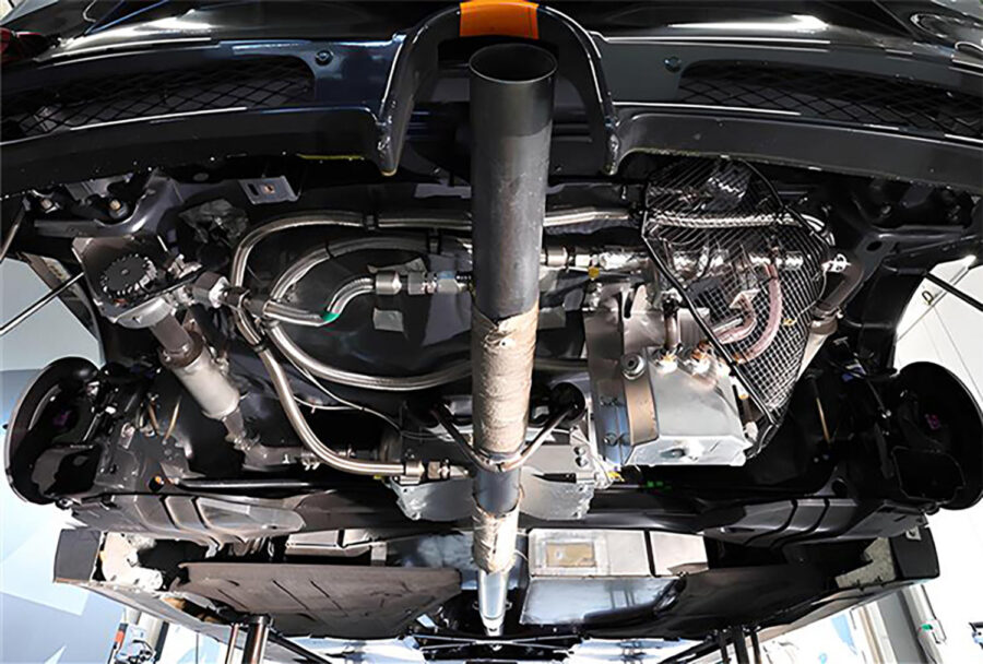 Mazda presenta su sistema de captura de CO₂ en las pistas de carreras con su Mazda Mobile Carbon Capture.