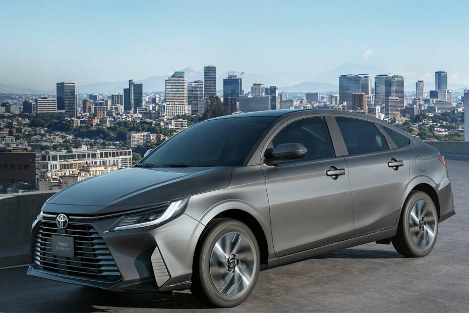 Toyota Yaris sedán HEV (híbrido eléctrico) 2026 en México
