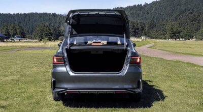 Toyota Yaris sedán HEV (híbrido eléctrico) 2026 en México