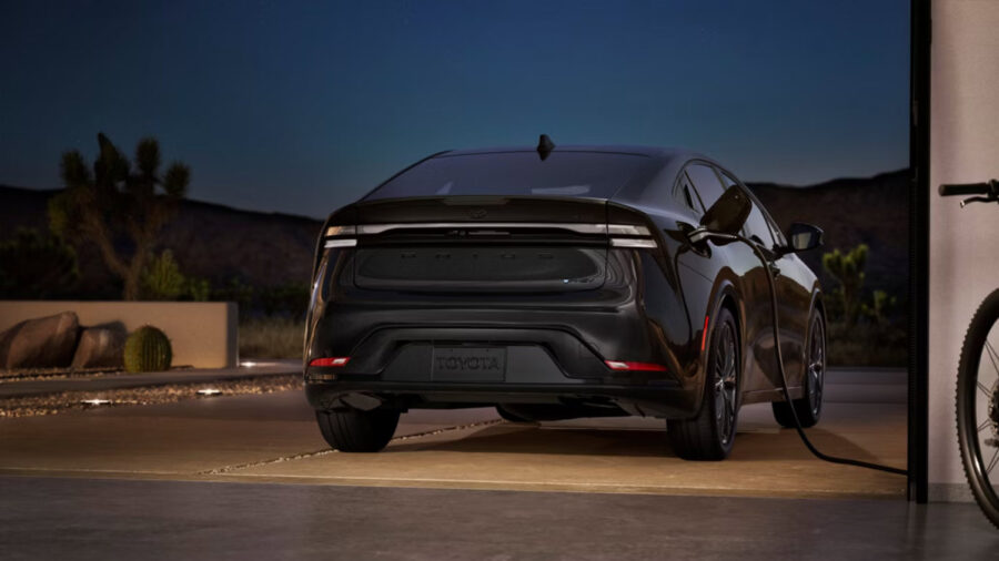 Toyota Prius PHEV 2026