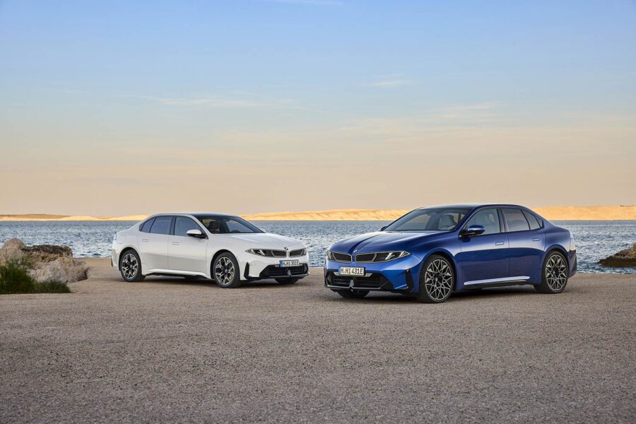 BMW i3 2027 - exterior, de frente y lateral, color azul y blanco