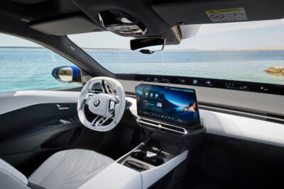 BMW i3 2027 - interiores, pantalla