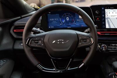 Chevrolet Trax 2027 - interior, pantallas, volante