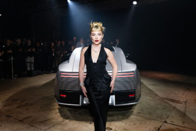 Jaguar presentó en Nueva York el nuevo Type 01 - Florence Pugh