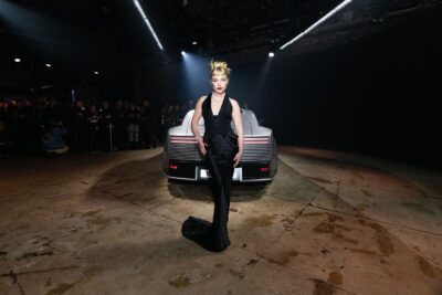 Jaguar presentó en Nueva York el nuevo Type 01 - Florence Pugh