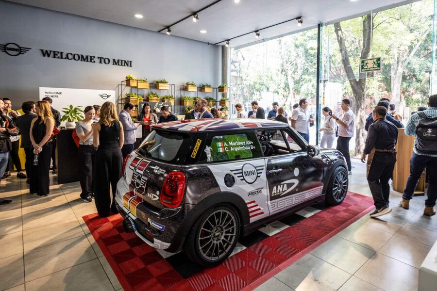 Acerca de WordPress
Autos Actual México
22 actualizaciones disponibles
⌘KAbre la paleta de comandos
00 Comentarios en moderación
Añadir
Borrar Caché
Hummingbird
WPCode
Hola, autosactual
Añadir entrada





Cambiar tipo o estilo del bloque

Mueve Imagen bloque de la posición 3 a la posición 2
Mueve Imagen bloque de la posición 3 a la posición 4
Cambiar alineación



Añadir imagen


Guardar como borrador




Publicar


Cajas meta
Utiliza las teclas de flecha arriba y abajo para cambiar el tamaño del panel de la caja meta.
Subir
Bajar
Mostrar u ocultar el panel
Subir
Bajar
Mostrar u ocultar el panel
Tipo de Contenido: 
Noticia

Datos de Noticia
Título de la Noticia:
MINI regresa a La Carrera Panamericana 2026 junto a Agustín Martínez y Charlene Arguimbau

URL de la Imagen Principal:
https://www.autosactual.mx/wp-content/uploads/2026/10/mini-carrera-panamericana-2026-05.jpg
 Seleccionar Imagen

Descripción Corta/Resumen:
MINI regresa a La Carrera Panamericana 2026 junto a Agustín Martínez y Charlene Arguimbau


Subir
Bajar
Mostrar u ocultar el panel
SEO
Legibilidad
Esquema
Social
Optimiza tu contenido para que sea más fácil de descubrir.


Frase clave de enfoque
Frase clave de enfoque
MINI en La Carrera Panamericana 2026
Utiliza la palabra o frase principal por la que deseas que tu contenido sea encontrado en los motores de búsqueda, herramientas de IA y otros entornos. Más información sobre las mejores prácticas para frases clave.Abrir en nueva pestaña de buscador

Descubre frases clave relacionadasAbrir en nueva pestaña de buscador

Apariencia en el buscador
Determina cómo debería verse tu entrada en los resultados de búsqueda.
Vista previa de Google
Móvil
Vista previa de Google: Cambiar a la vista previa para ordenador. Ahora mismo se muestra la vista previa para móvil.
Escritorio
Vista previa de la URL.:

Autos Actual México
www.autosactual.mx
Vista previa de título SEO::
MINI en La Carrera Panamericana 2026 con el equipo Mexicano
Vista previa de la meta descripción
Oct 15, 2026 － MINI regresa a La Carrera Panamericana 2026 junto a Agustín Martínez y Charlene Arguimbau. Conoce todos los detalles.
Título SEO
Insertar variable
MINI en La Carrera Panamericana 2026 con el equipo Mexicano 

Slug
MINI regresa a La Carrera Panamericana 2026
Meta description
Insertar variable
MINI regresa a La Carrera Panamericana 2026 junto a Agustín Martínez y Charlene Arguimbau. Conoce todos los detalles.


Analisis de SEOBueno
MINI en La Carrera Panamericana 2026

Agregar palabra clave relacionada
Premium

Rastrear el rendimiento SEO

Bloques de contenido
Nuevo

Sugerencias de enlaces internos
Premium

Contenido Cornerstone

Avanzado

Estadísticas

Entrada

Bloque

Imagen
Inserta una imagen para hacer una declaración visual



Medios


Añadir imagen
Texto alternativo

Describe el propósito de la imagen.↗


Marcar como decorativo
Oculto a las tecnologías de apoyo.

Saltar al bloque seleccionado
Abrir el panel de publicar
Entrada
Imagen
AvisosArrastra y suelta una imagen, súbela o escógela de tu biblioteca.
Seleccionar archivos
Cerrar diálogo
Elige o sube medios
Subir archivosBiblioteca de medios
Filtrar los medios
Filtrar por tipo

Imágenes
Filtrar por fecha

Todas las fechas
Buscar medios
Lista de medios
Detalles del adjunto

mini-carrera-panamericana-2026-05.jpg
15 octubre, 2026
216 KB
1400 por 934 píxeles
Editar imagen
Borrar permanentemente
Texto alternativo
MINI en La Carrera Panamericana 2026
Aprende cómo describir el propósito de la imagen(abre en una nueva pestaña). Déjalo vacío si la imagen es puramente decorativa.Título
MINI en La Carrera Panamericana 2026
Leyenda de la imagen

Descripción
MINI en La Carrera Panamericana 2026
URL del archivo:
https://www.autosactual.mx/wp-content/uploads/2026/10/mini-carrera-panamericana-2026-05.jpg
Copiar URL al portapapeles
Acciones para los archivos multimedia seleccionadosElegir
Sin archivos seleccionados - revelando el auto